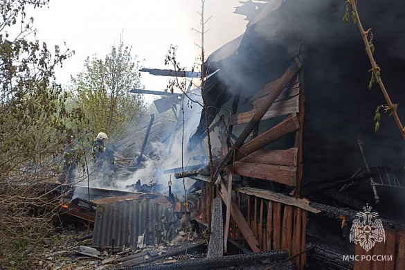 В Дорках Малых сгорел нежилой дом